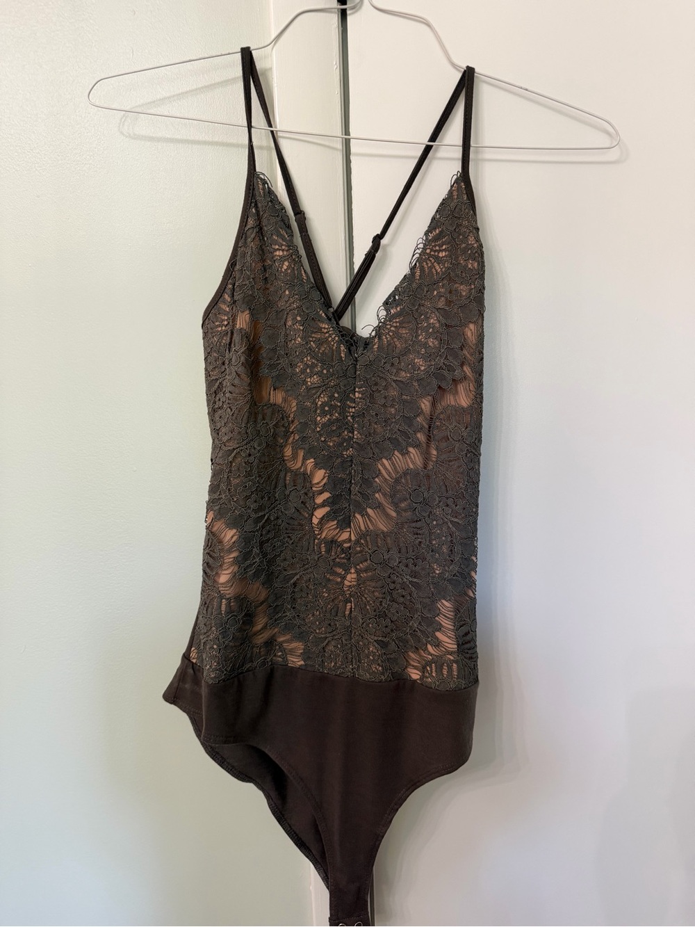 NanaMacs Gray Floral Lace V-Neck Strappy Bodysuit